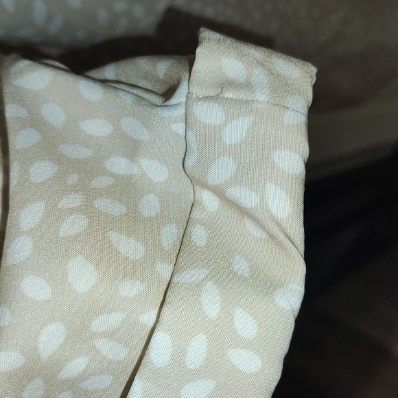 Chic Cream Patterned Blouse - Picture 5 of 6